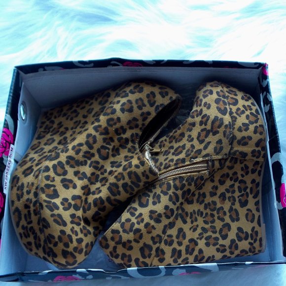 *SOLD* Animal Print Wedge Booties - Picture 8 of 8